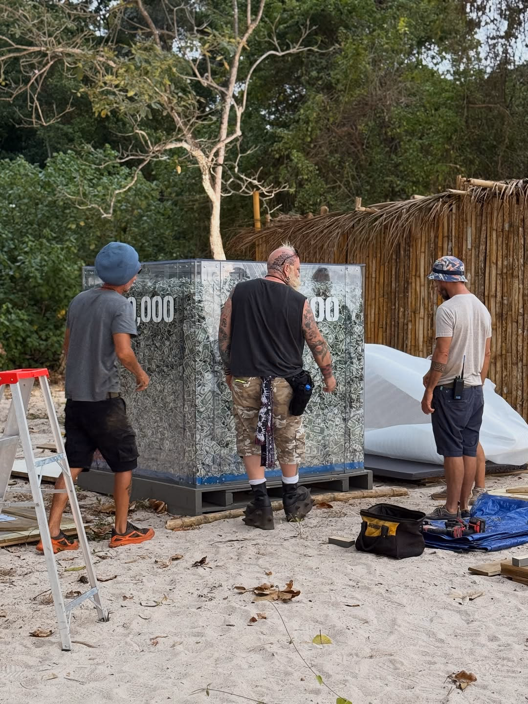 Survive 30 Days On An Island With Your Ex detail 5